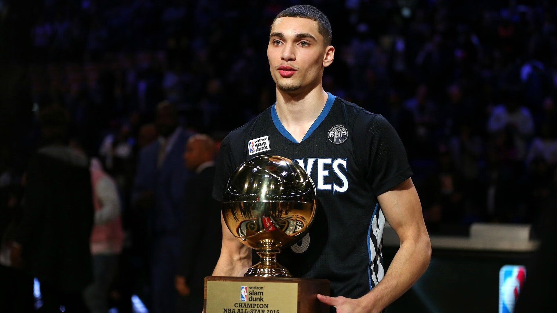 杨瀚森攻防两端持续进化引发媒体关注,杨瀚森身高